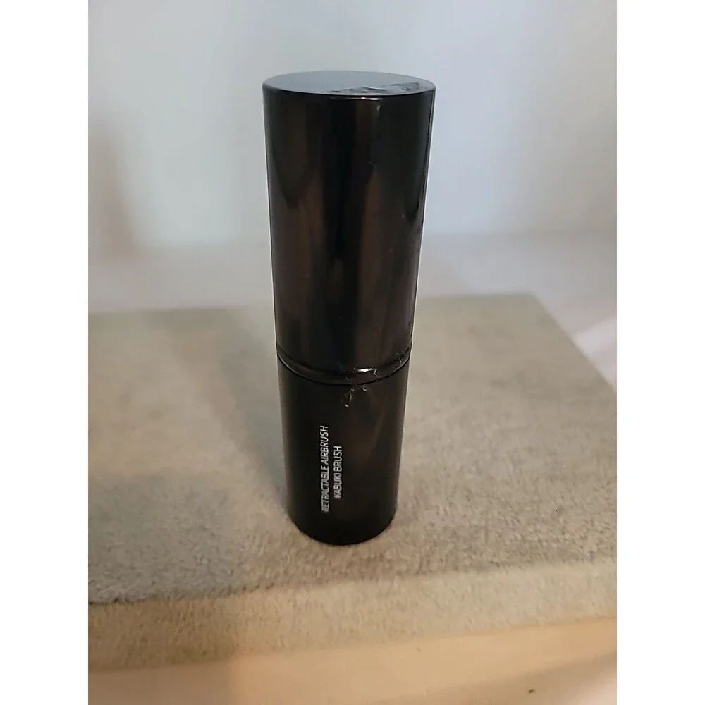 LAURA GELLER RETRACTABLE KABUKI BRUSH FOR TRAVEL OR PURSE - ROUNDED